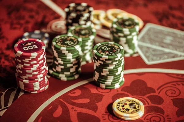 Live Baccarat betting interface on situs dultogel mobile showing prediction options and odds